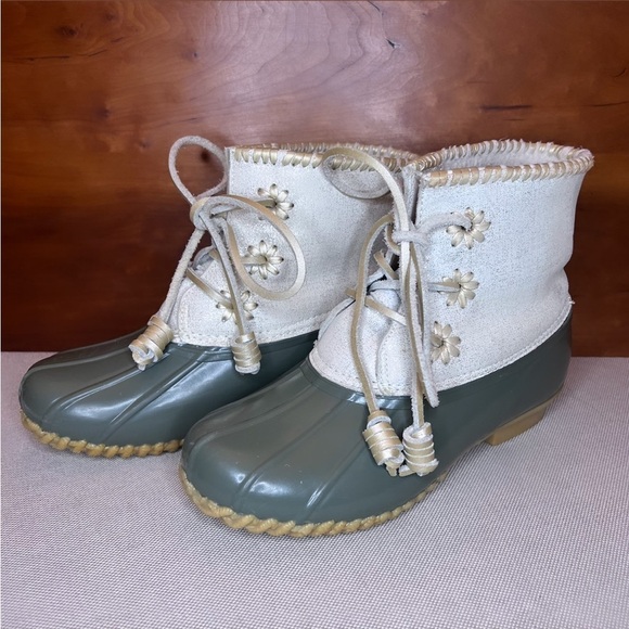 JACK ROGERS Chloe Classic Rain Boots In Olive/Metallic Beige Size 6 - Picture 2 of 9